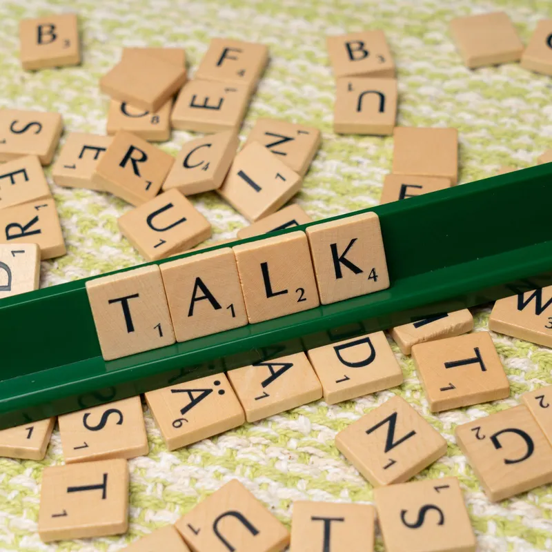 'TALK' yazan kelime oyunu harfleri